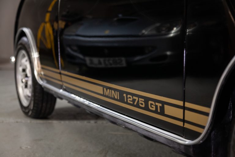 Mini GT 16