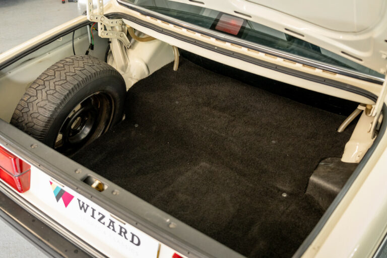 Volvo Cream 77
