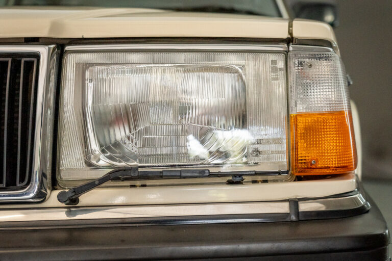 Volvo Cream 28